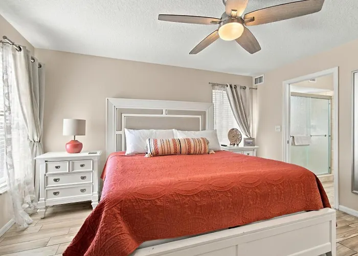 Beachfront Retreat With Private Elevator Apartment *